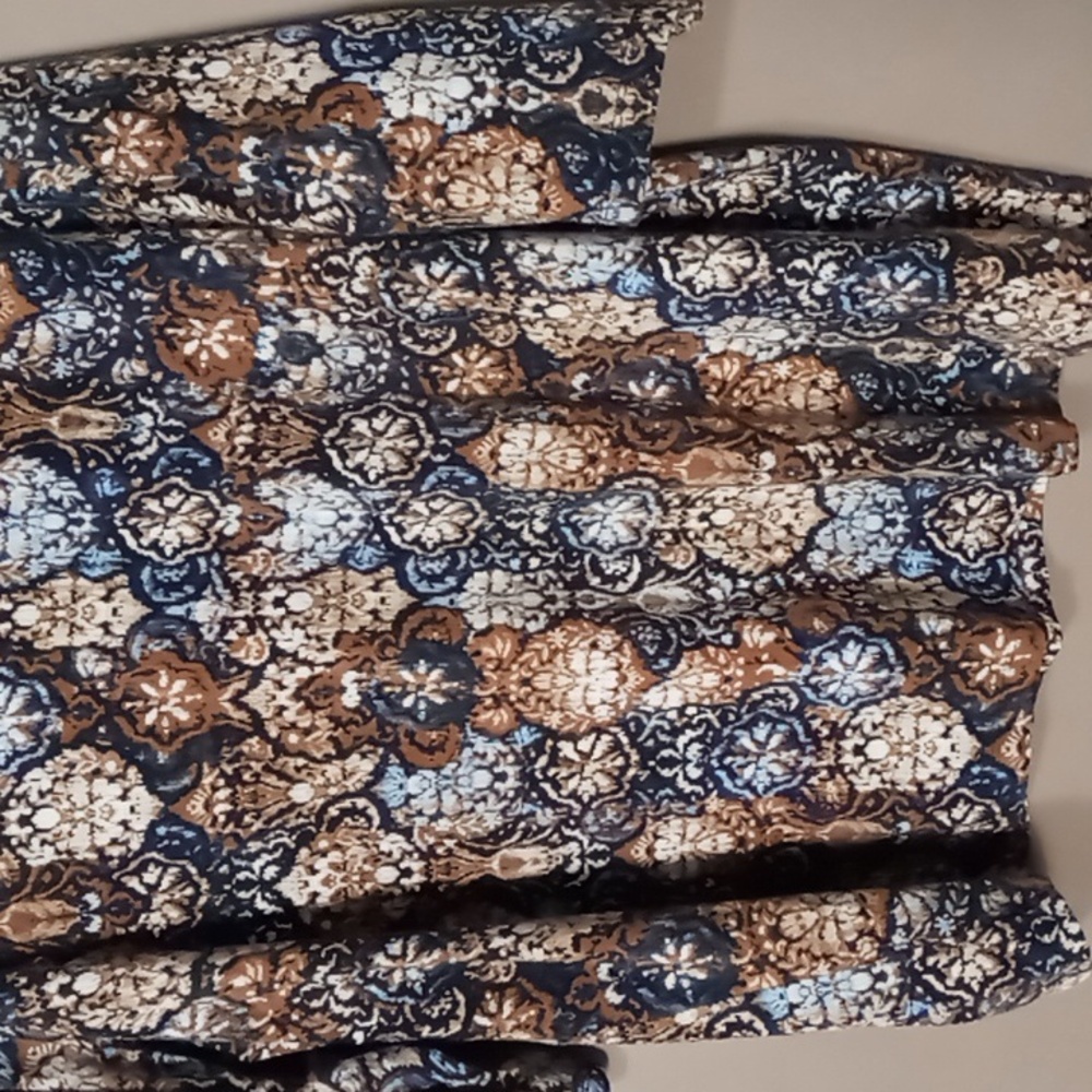 Catherines Petite Patterned Blouse 1X 18/20 WP - Picture 4 of 5